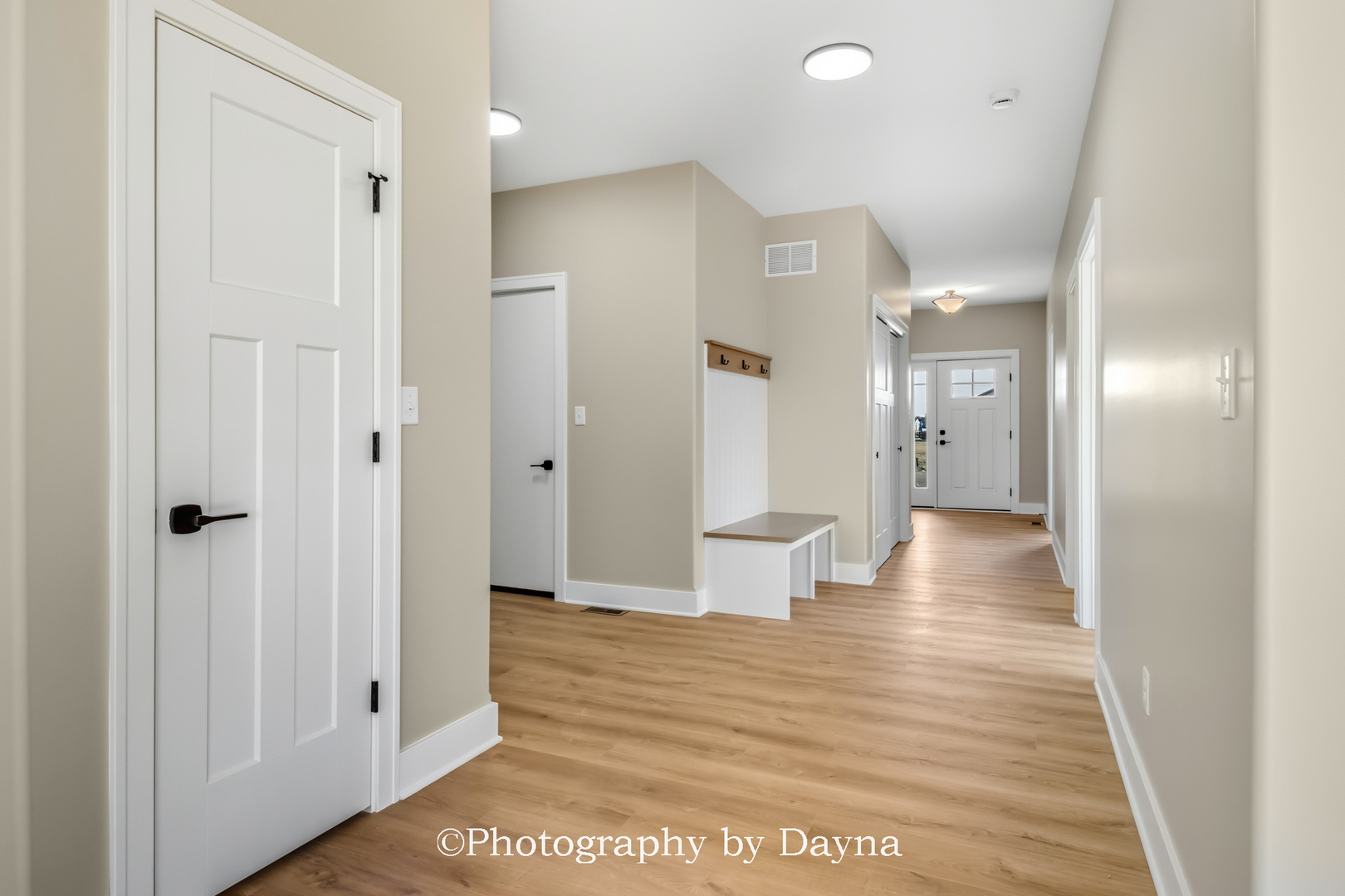 392 White Hawk Way Manteno, IL 60950 - Photo 6 of 25 a view of a bathroom from the hallway
