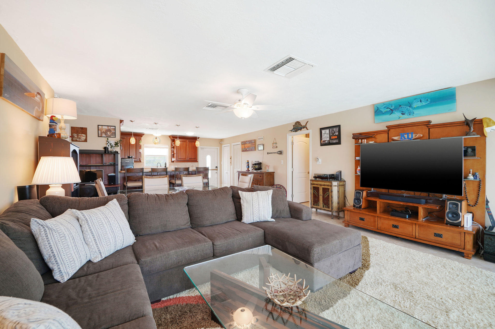 576 Sombrero Beach Road Marathon, FL 33050 - Photo 19 of 69 Living room