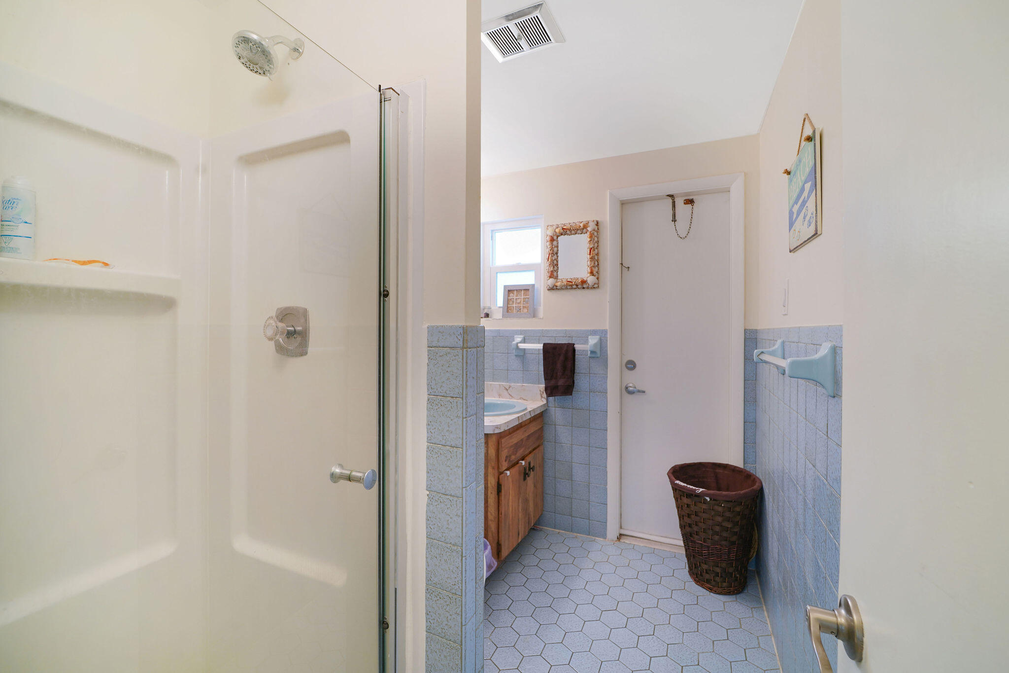 576 Sombrero Beach Road Marathon, FL 33050 - Photo 42 of 69 Downstairs Bathroom