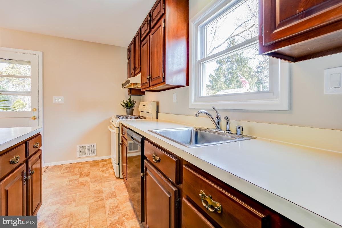 409 Mercer Road Rockville, MD 20852 - Photo 14 of 36 Work at the Window