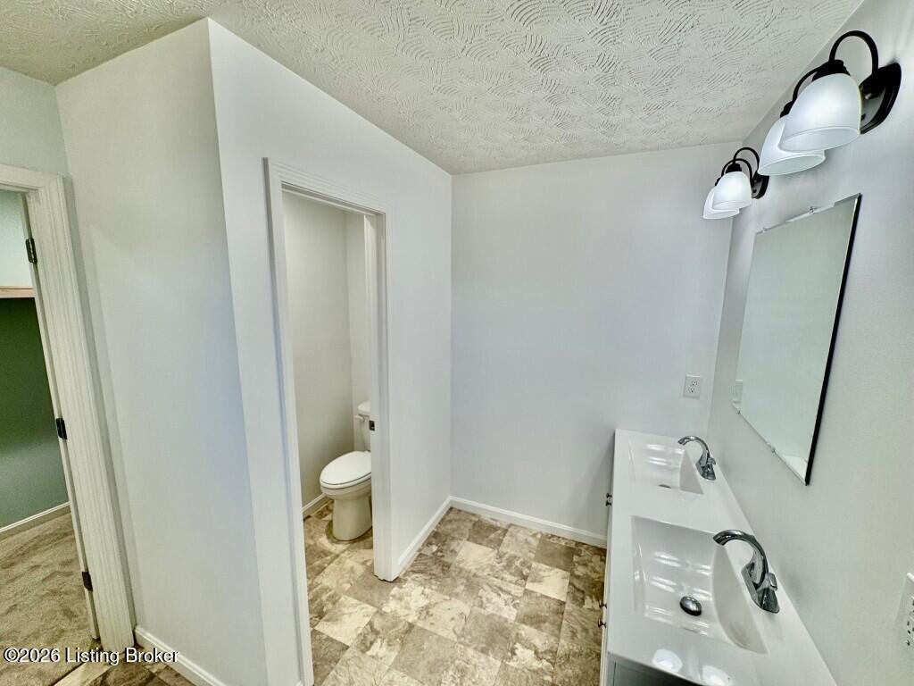 140 Brookside Drive Springfield, KY 40069 - Photo 14 of 35 013_Primary Suite