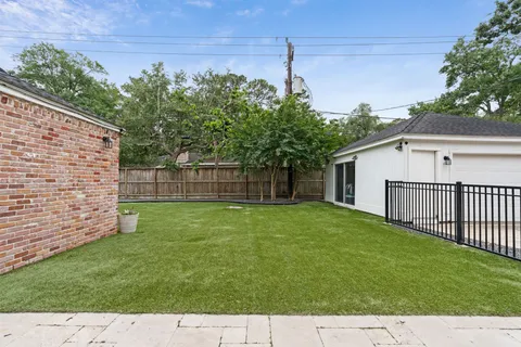 $814,000 | 10215 Green Tree Road, Houston, TX 77042