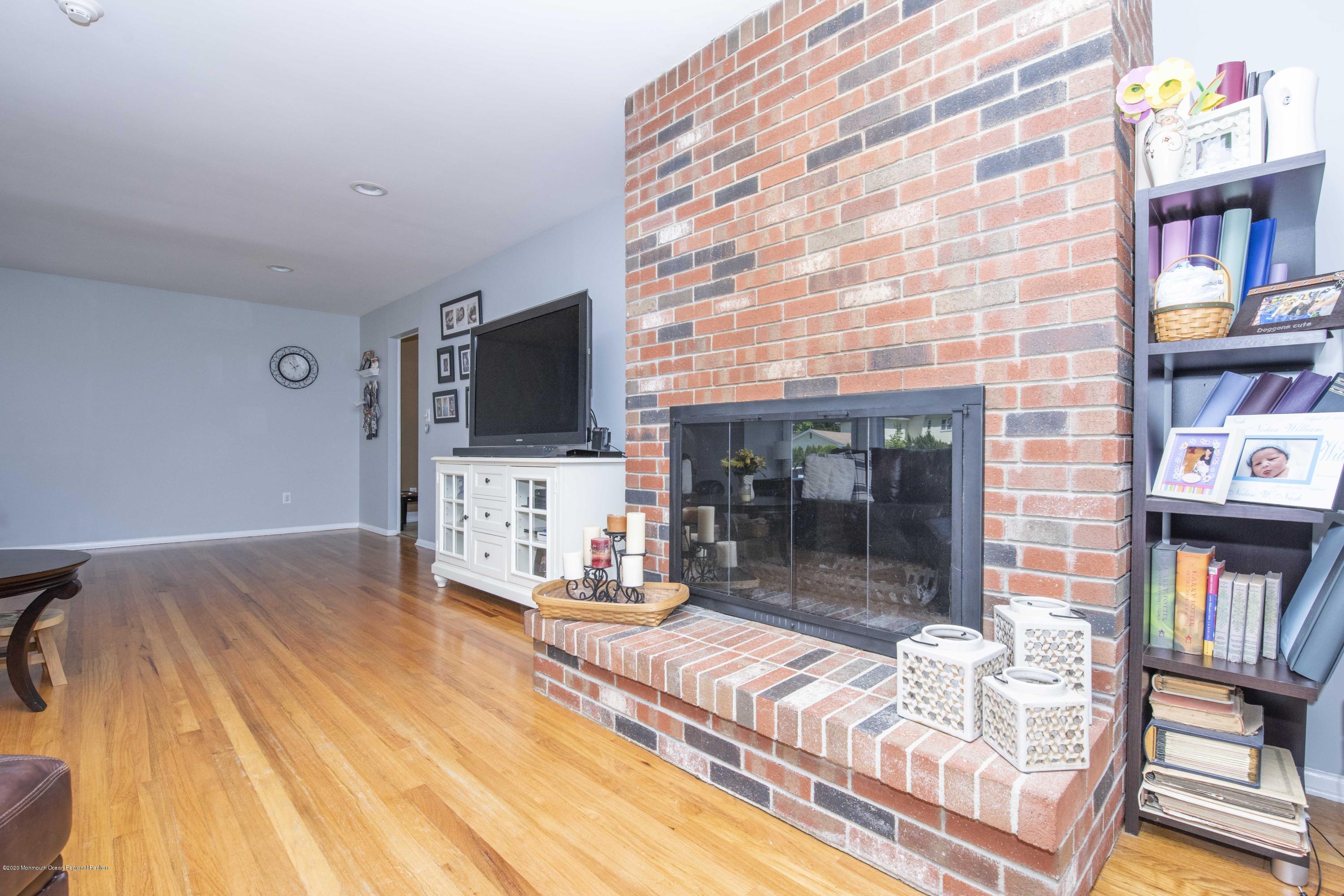 7 Riley Road Morganville, NJ 07751 - Photo 18 of 37 DSC_0411