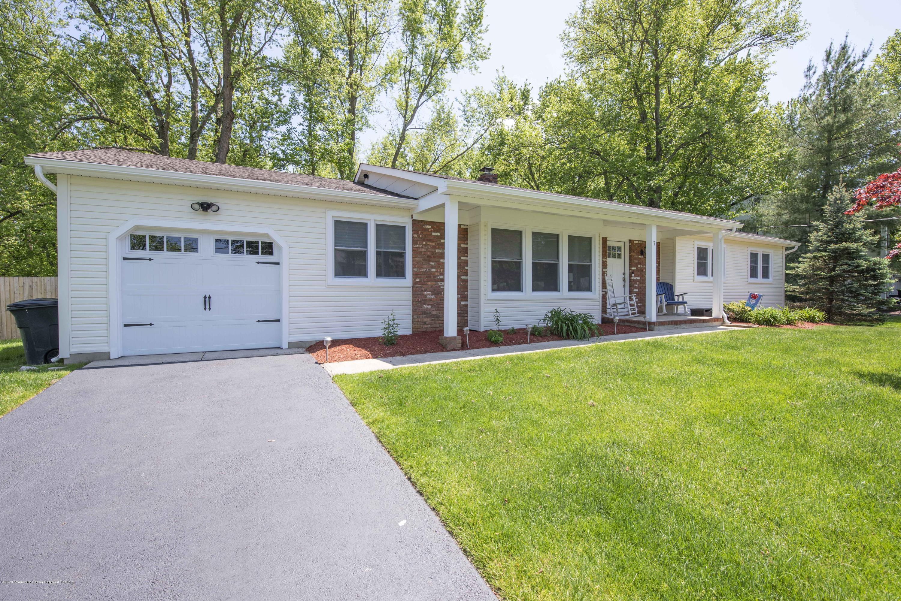 7 Riley Road Morganville, NJ 07751 - Photo 3 of 37 DSC_0381