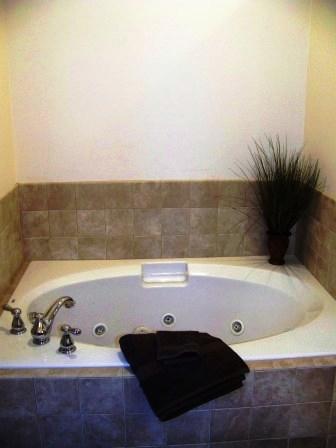 309 Ray Road Sunnyside, WA 98944 - Photo 8 of 19 jetted tub