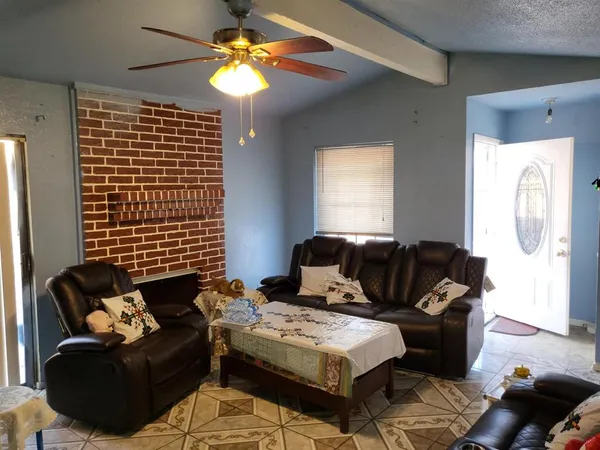 $1,500 | 3320 Green Ridge Street, Fort Worth, TX 76133