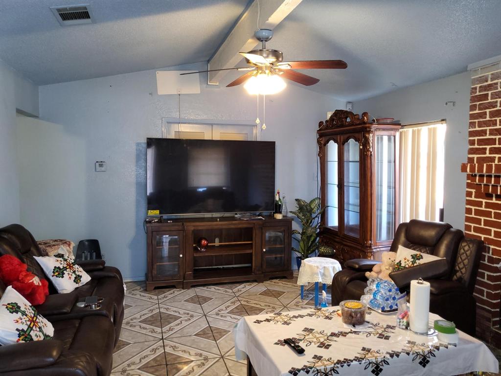 3320 Green Ridge Street Fort Worth, TX 76133 - Photo 2 of 21