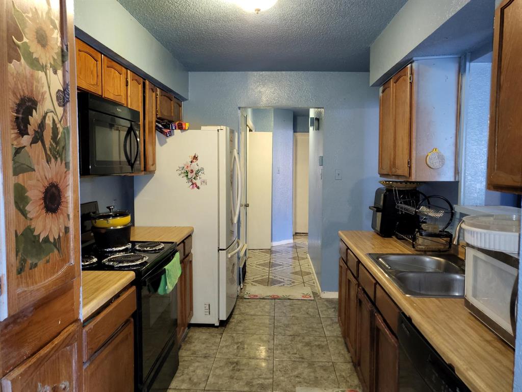 3320 Green Ridge Street Fort Worth, TX 76133 - Photo 3 of 21