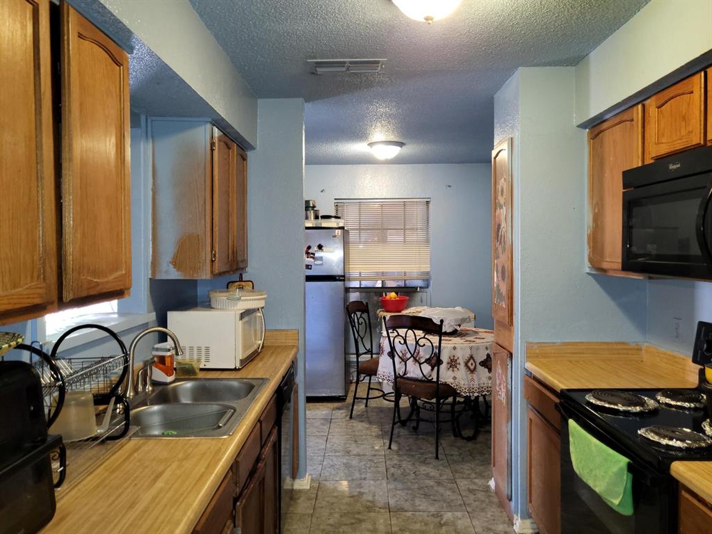 3320 Green Ridge Street Fort Worth, TX 76133 - Photo 4 of 21