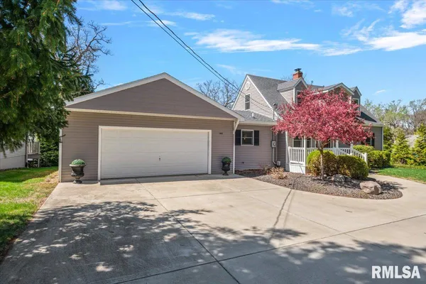 $750,000 | 1401 East Lake Shore Drive, Springfield, IL 62712