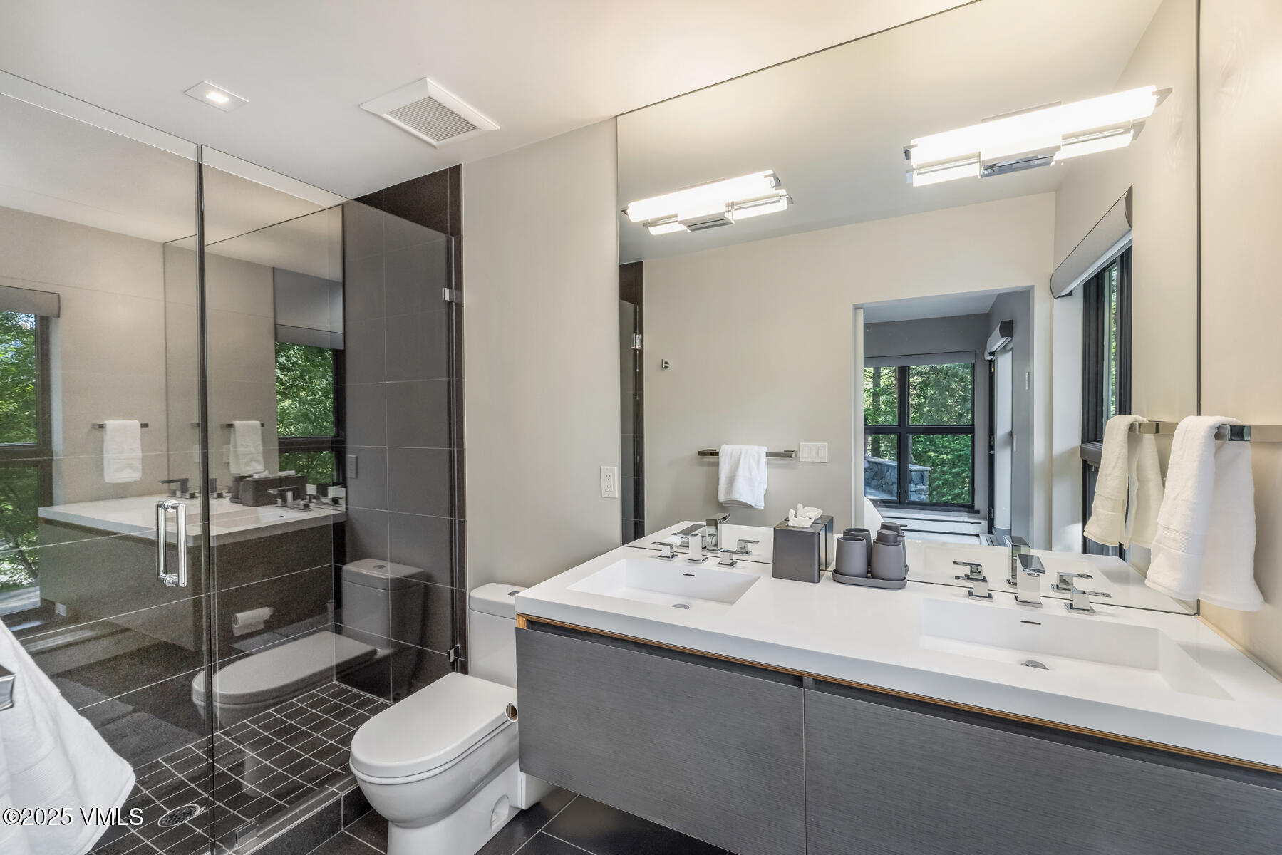 327 Rockledge Road, Unit W Vail, CO 81657 - Photo 11 of 21 Upper Level Primary Bathroom