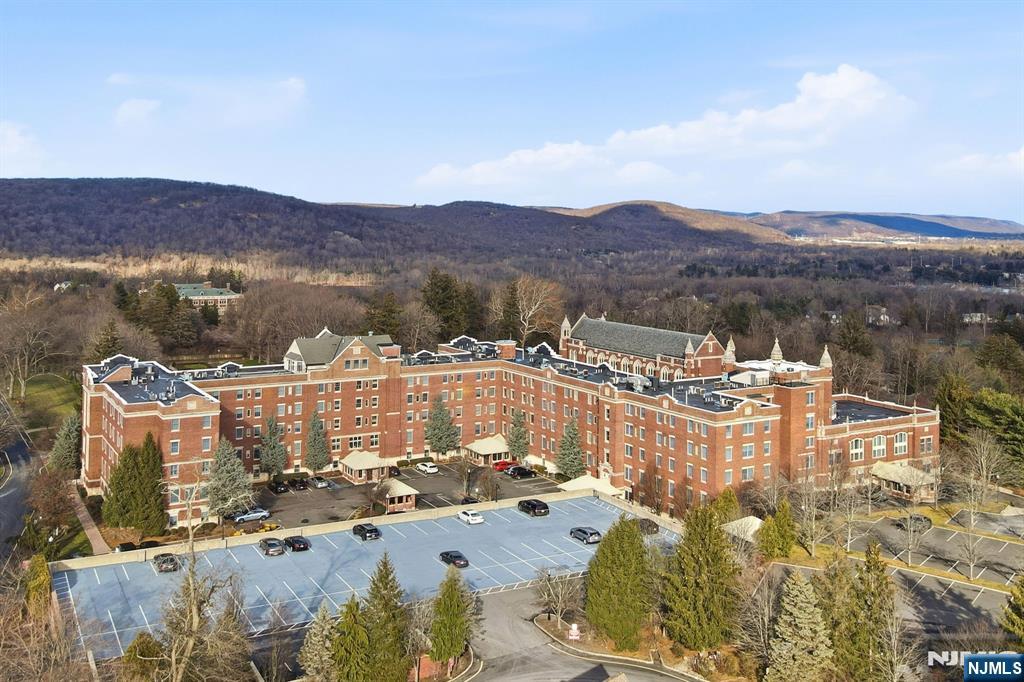 2301 Rio Vista Drive Mahwah, NJ 07430 - Photo 1 of 42