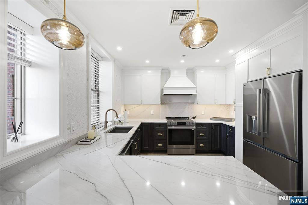 2301 Rio Vista Drive Mahwah, NJ 07430 - Photo 11 of 42