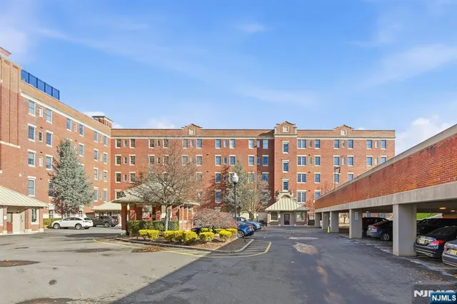 $639,900 | 2301 Rio Vista Drive, Mahwah, NJ 07430