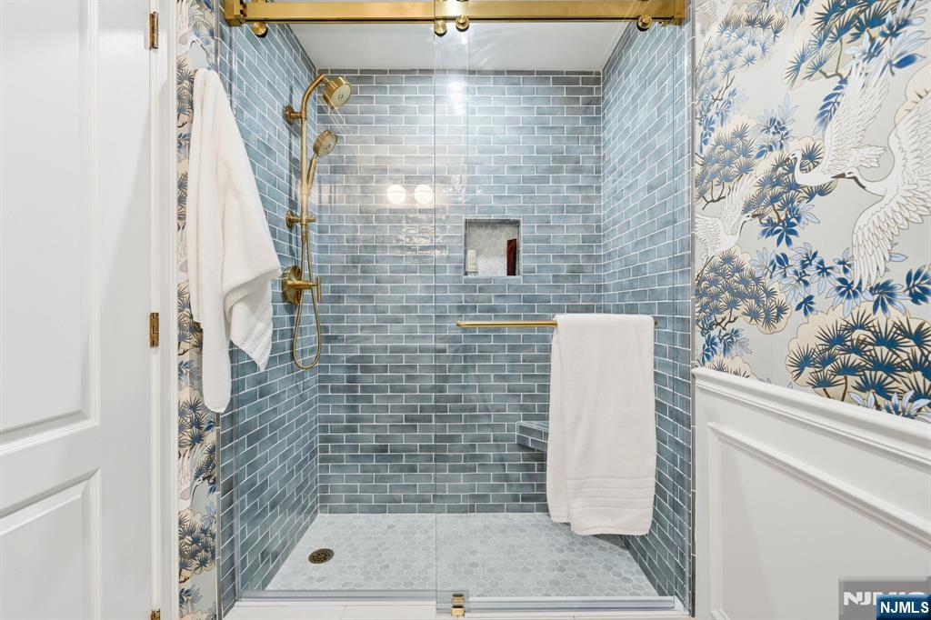 2301 Rio Vista Drive Mahwah, NJ 07430 - Photo 23 of 42