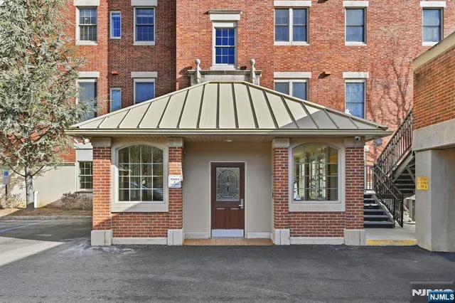 $639,900 | 2301 Rio Vista Drive, Mahwah, NJ 07430