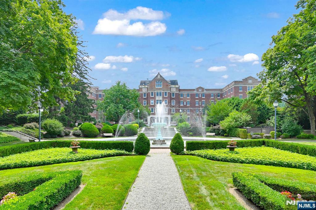 2301 Rio Vista Drive Mahwah, NJ 07430 - Photo 36 of 42