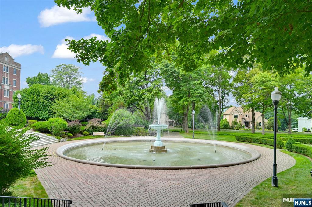 2301 Rio Vista Drive Mahwah, NJ 07430 - Photo 37 of 42