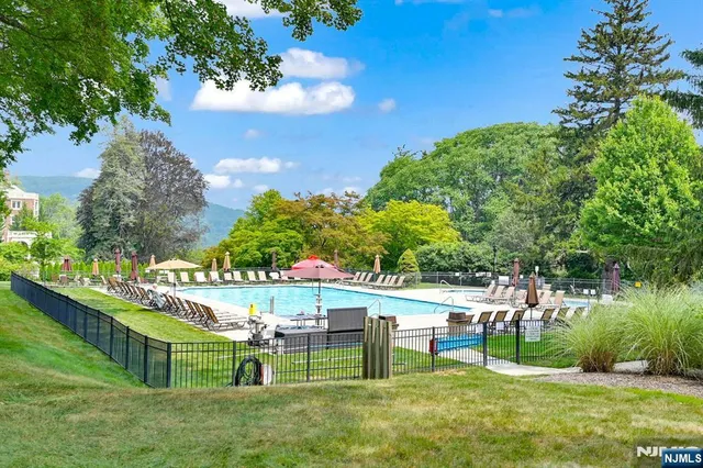 $639,900 | 2301 Rio Vista Drive, Mahwah, NJ 07430