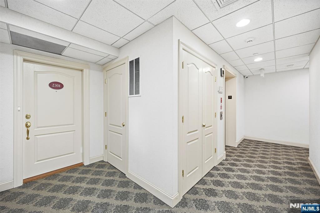 2301 Rio Vista Drive Mahwah, NJ 07430 - Photo 4 of 42