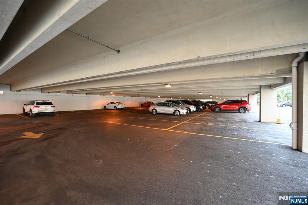 2301 Rio Vista Drive Mahwah, NJ 07430 - Photo 41 of 42