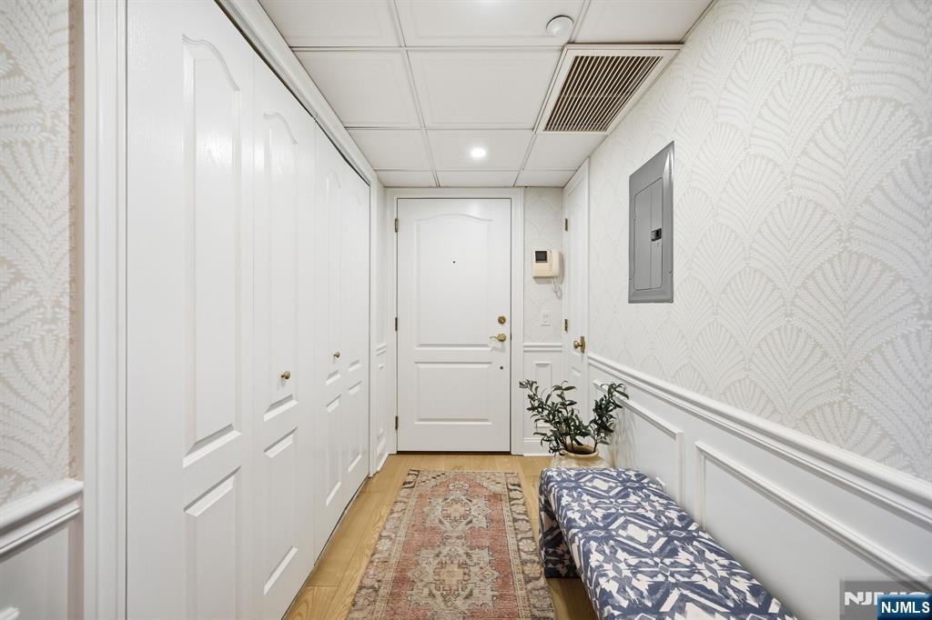 2301 Rio Vista Drive Mahwah, NJ 07430 - Photo 5 of 42