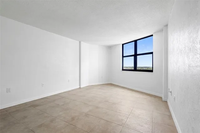 $370,000 | 1415 Ocean Shore Boulevard, Unit 511, Ormond Beach, FL 32176