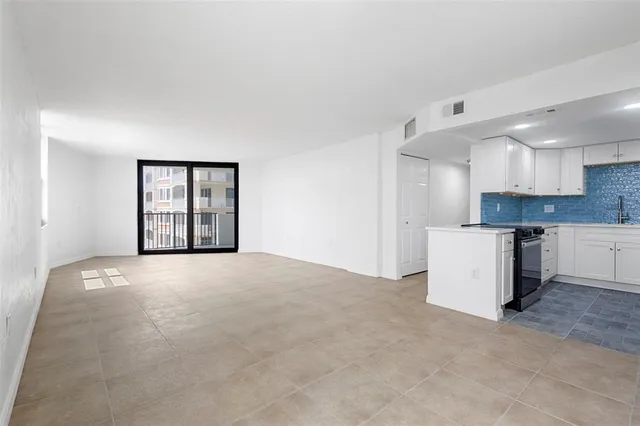 $370,000 | 1415 Ocean Shore Boulevard, Unit 511, Ormond Beach, FL 32176