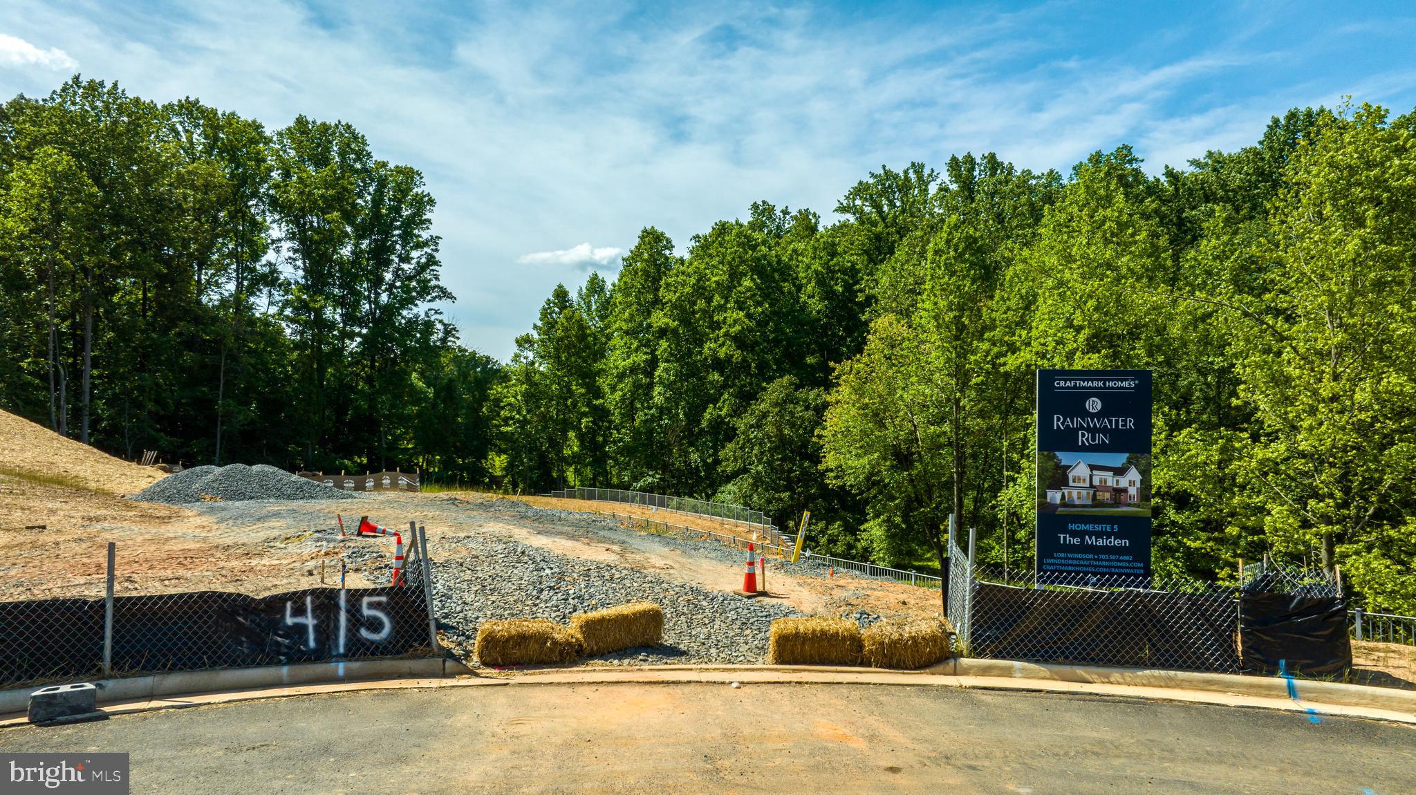 3557 Orchid Pond Way Oakton, VA 22124 - Photo 33 of 38 a view of a swimming pool with a yard