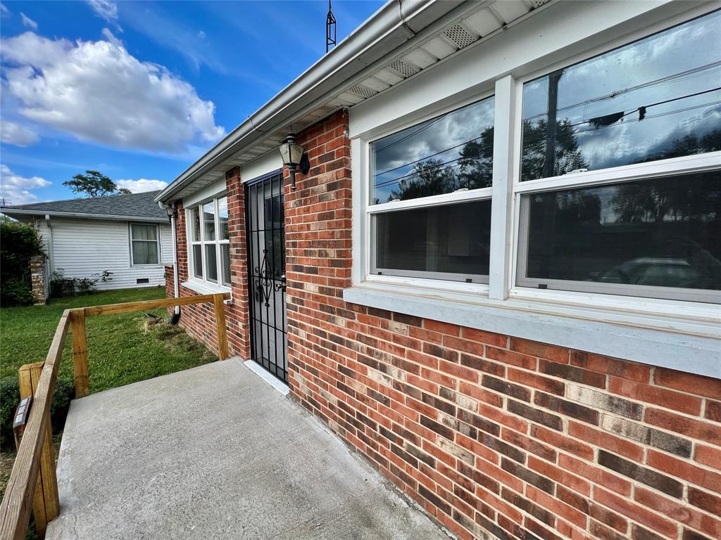 6233 South Jonesville Road Columbus, IN 47201 - Photo 5 of 32 Gallery Image 5