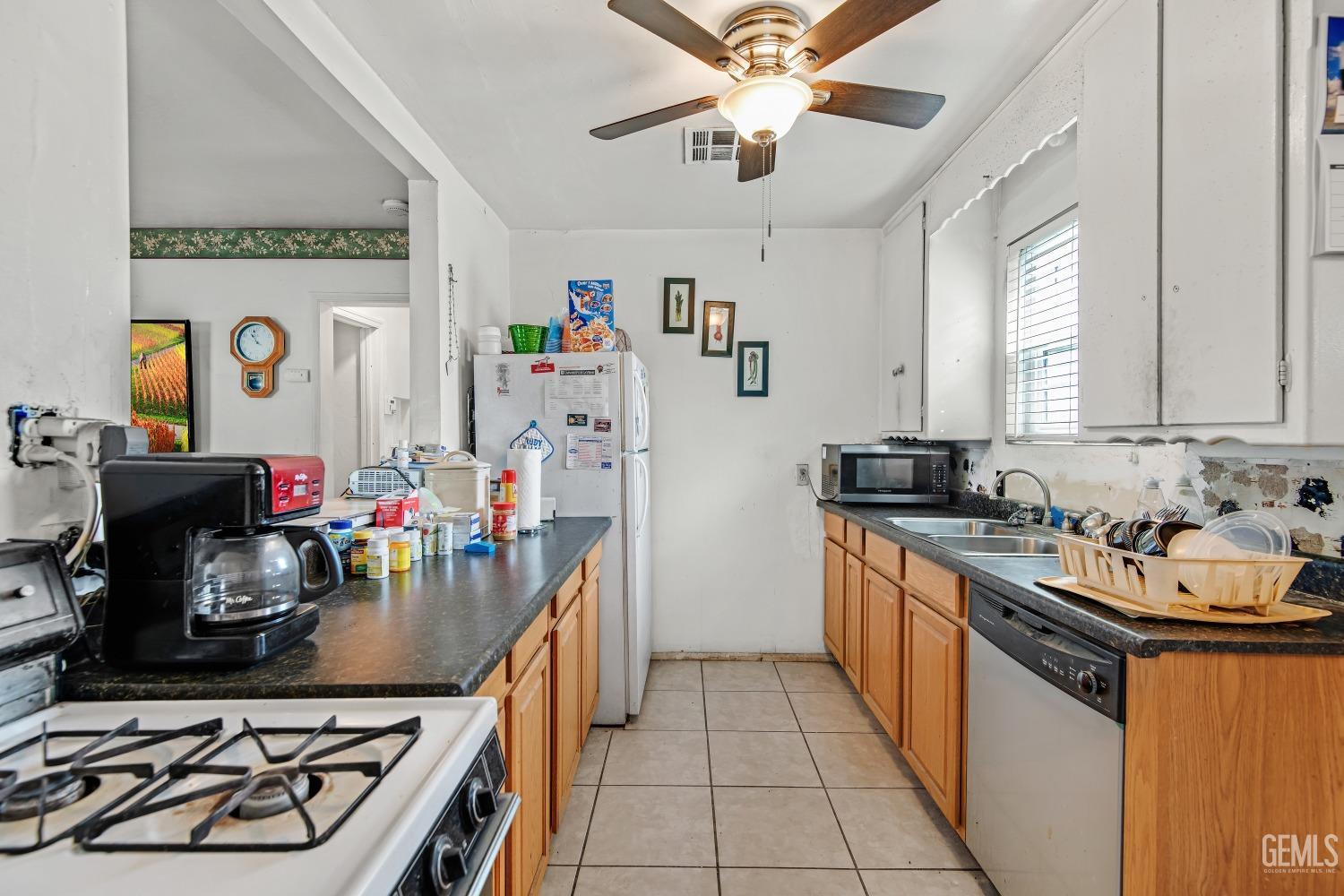 Undisclosed Address Bakersfield, CA 93307 - Photo 22 of 32