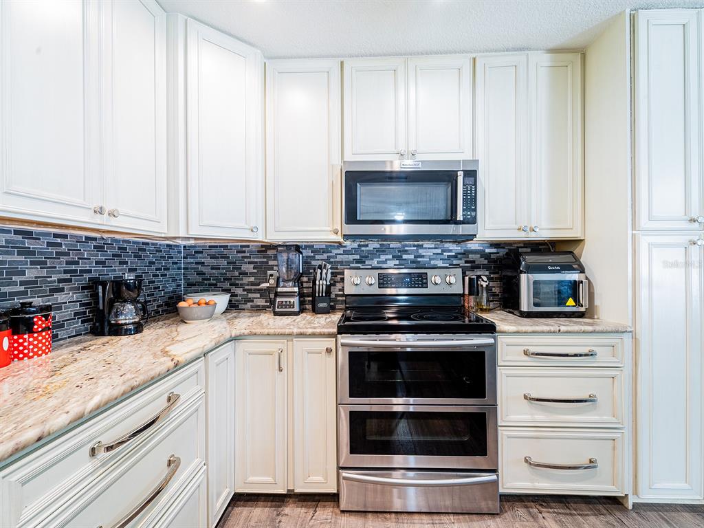 7131 Vista Way Port Richey, FL 34668 - Photo 7 of 37 Gallery Image 7