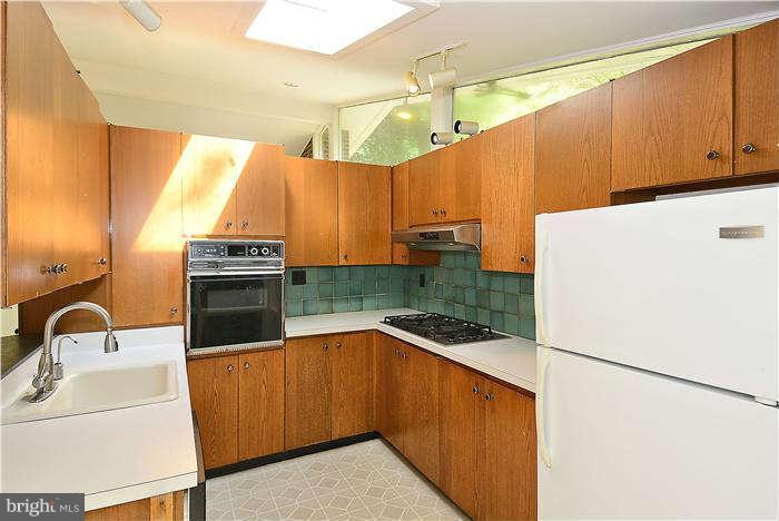 3945 Rickover Road Silver Spring, MD 20902 - Photo 14 of 30 Kitchen