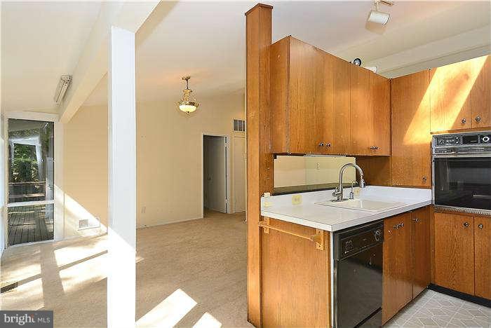3945 Rickover Road Silver Spring, MD 20902 - Photo 15 of 30 Kitchen