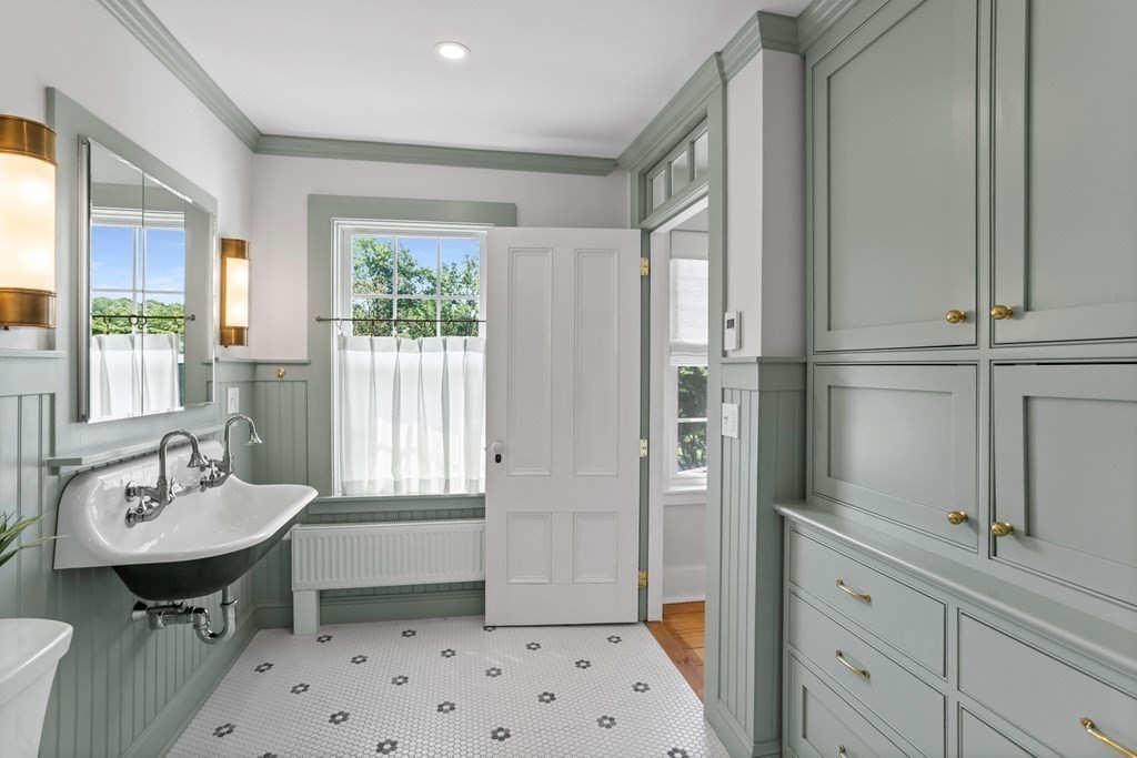 215 Virginia Road Concord, MA 01742 - Photo 32 of 41 Gallery Image 32