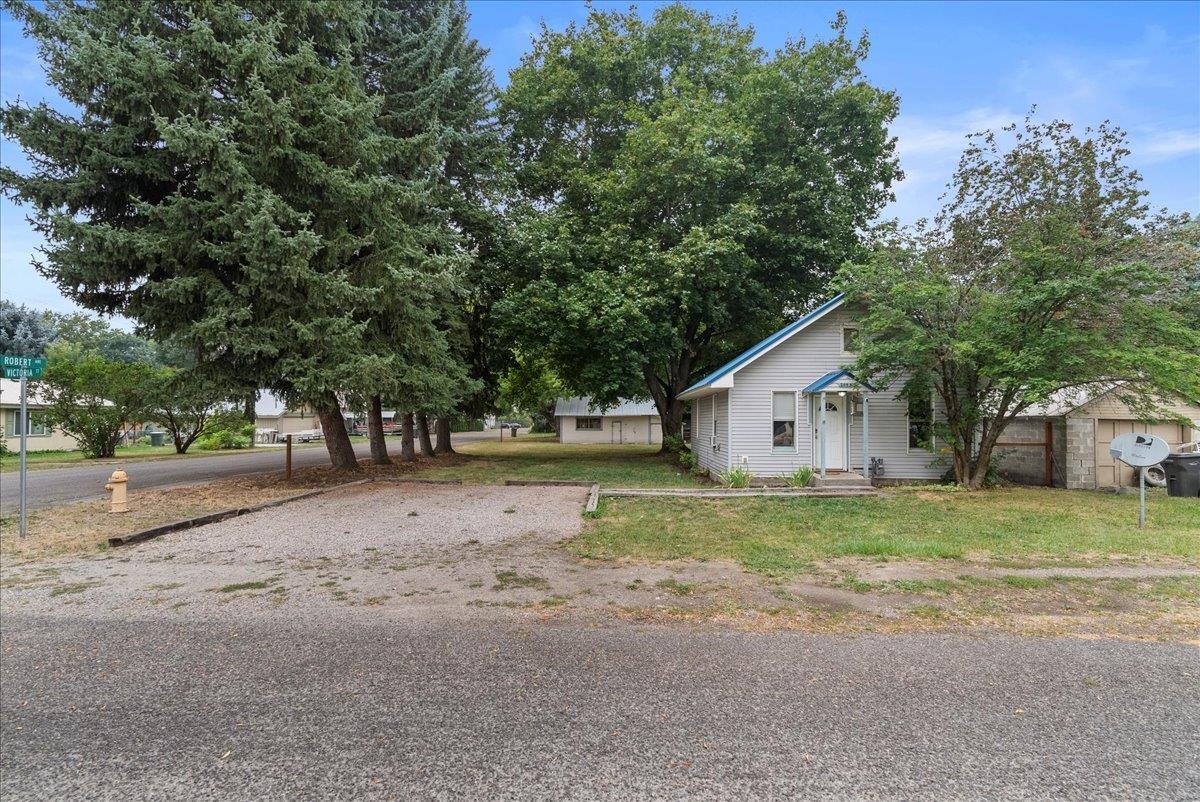 208 South Victoria Street Chewelah, WA 99109 - Photo 1 of 32