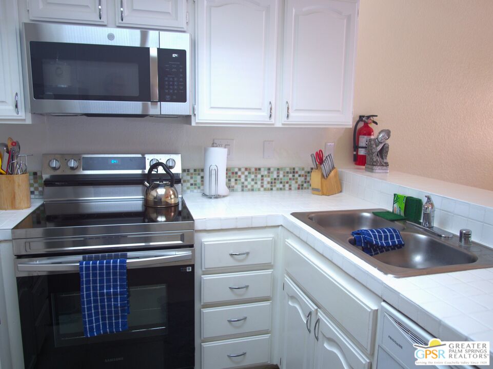 500 East Amado Road, Unit 706 Palm Springs, CA 92262 - Photo 10 of 38