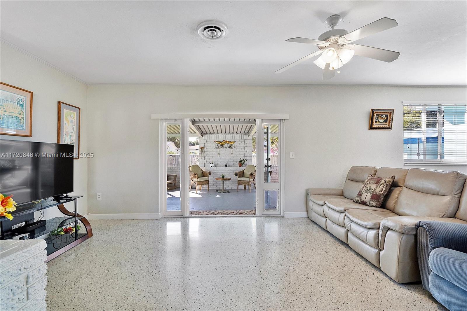 4312 Grant Street Hollywood, FL 33021 - Photo 7 of 41