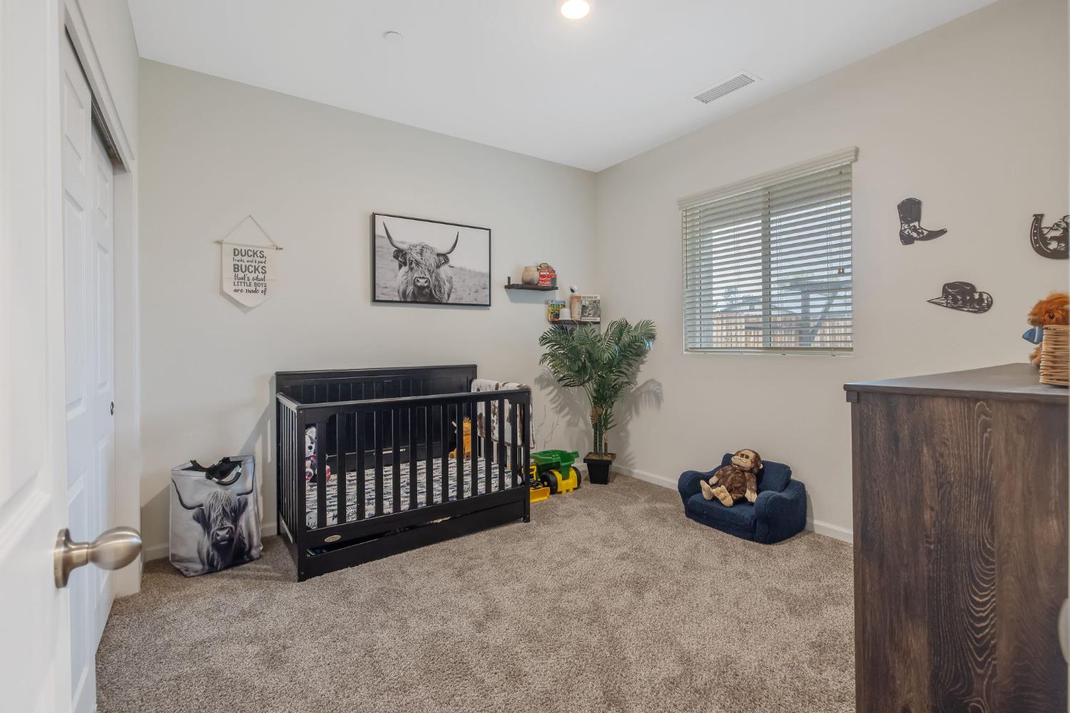 535 Sandtrap Lane Lemoore, CA 93245 - Photo 23 of 36 a bedroom with furniture and a window