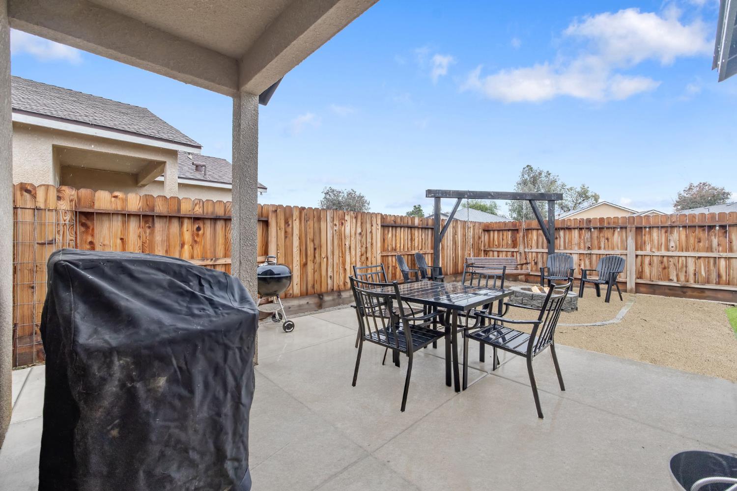 535 Sandtrap Lane Lemoore, CA 93245 - Photo 28 of 36 a view of a patio with a table and chairs