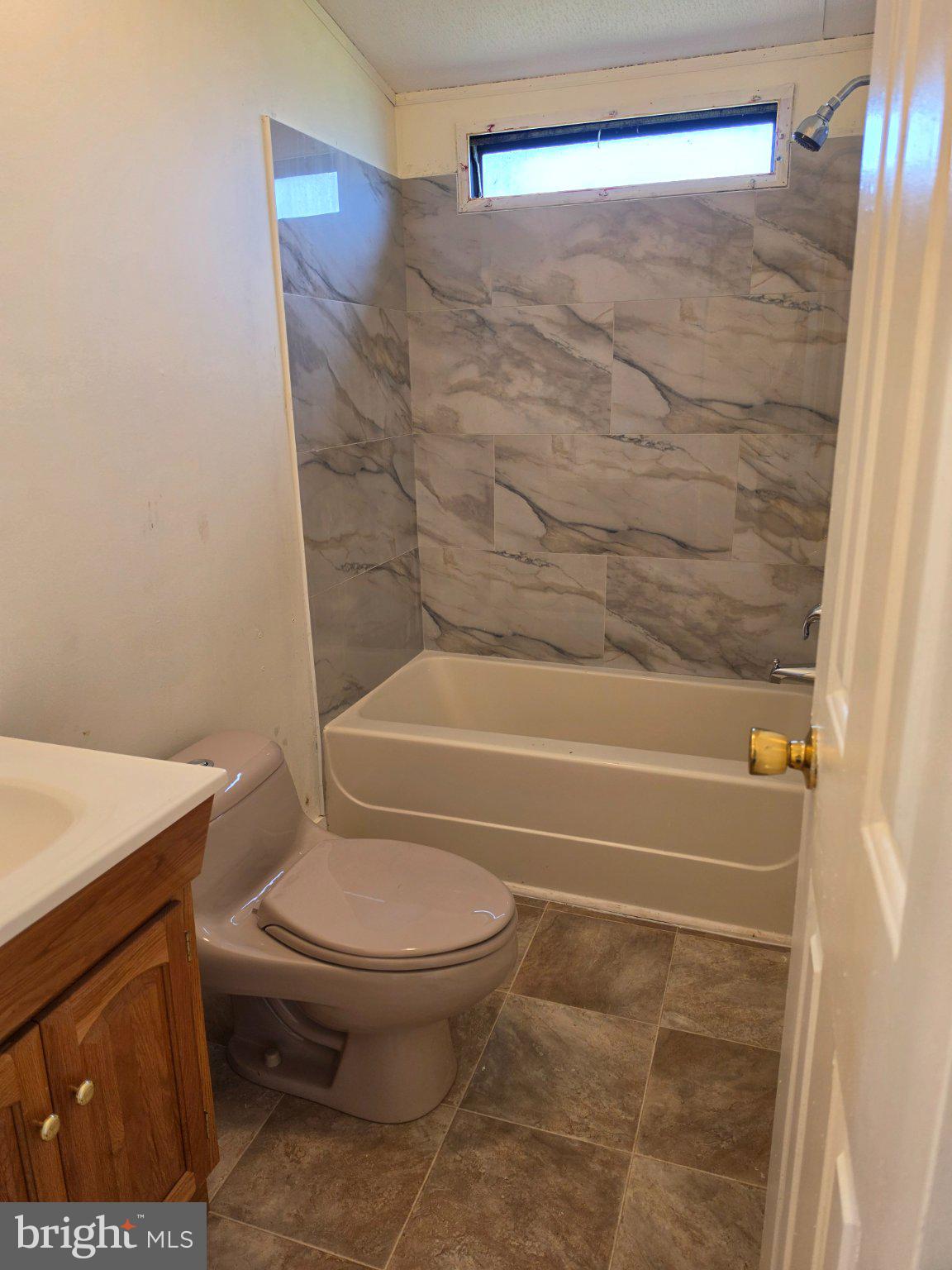 864 Aspen Avenue Spring City, PA 19475 - Photo 13 of 18 Modern bathroom with elegant tiles.
