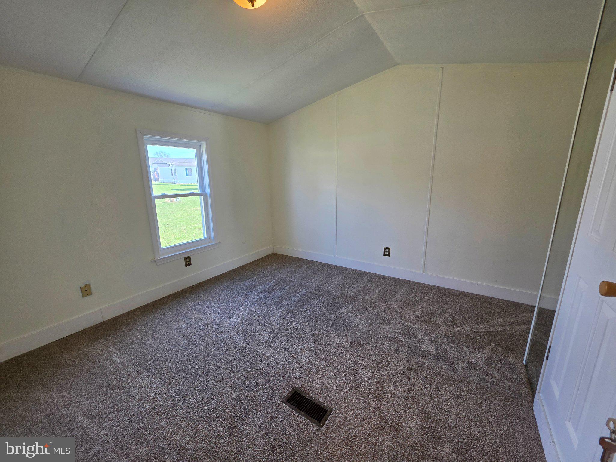 864 Aspen Avenue Spring City, PA 19475 - Photo 14 of 18 Bright and airy room with potential.