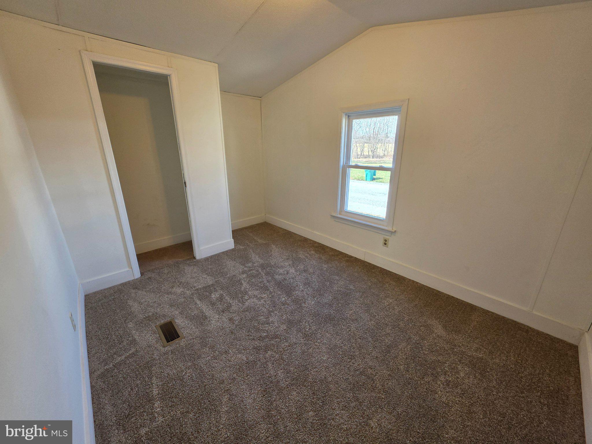 864 Aspen Avenue Spring City, PA 19475 - Photo 2 of 18 Bright and airy blank canvas room.