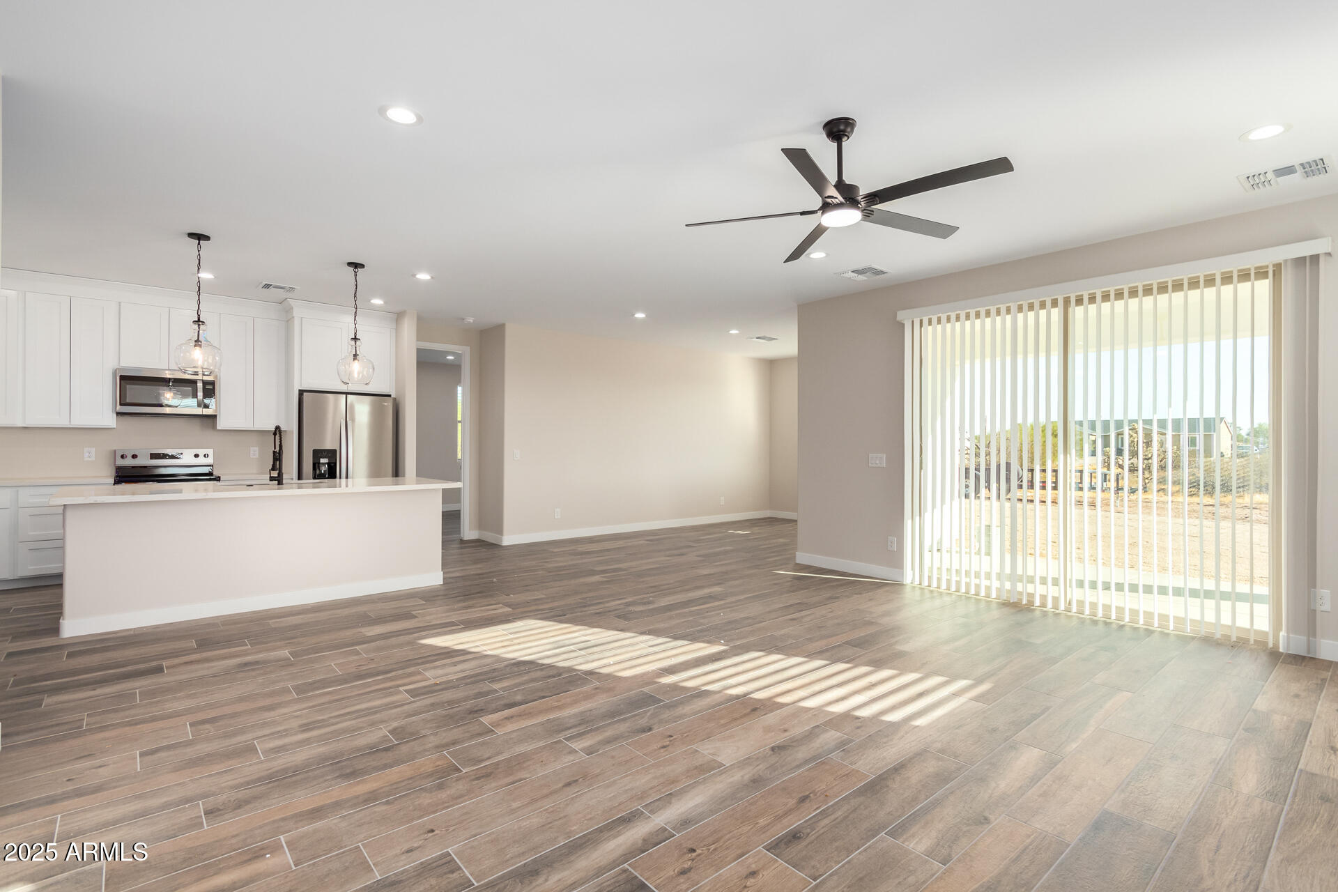 23437 East Cactus Forest Road Florence, AZ 85132 - Photo 15 of 46 Family/ Kitchen