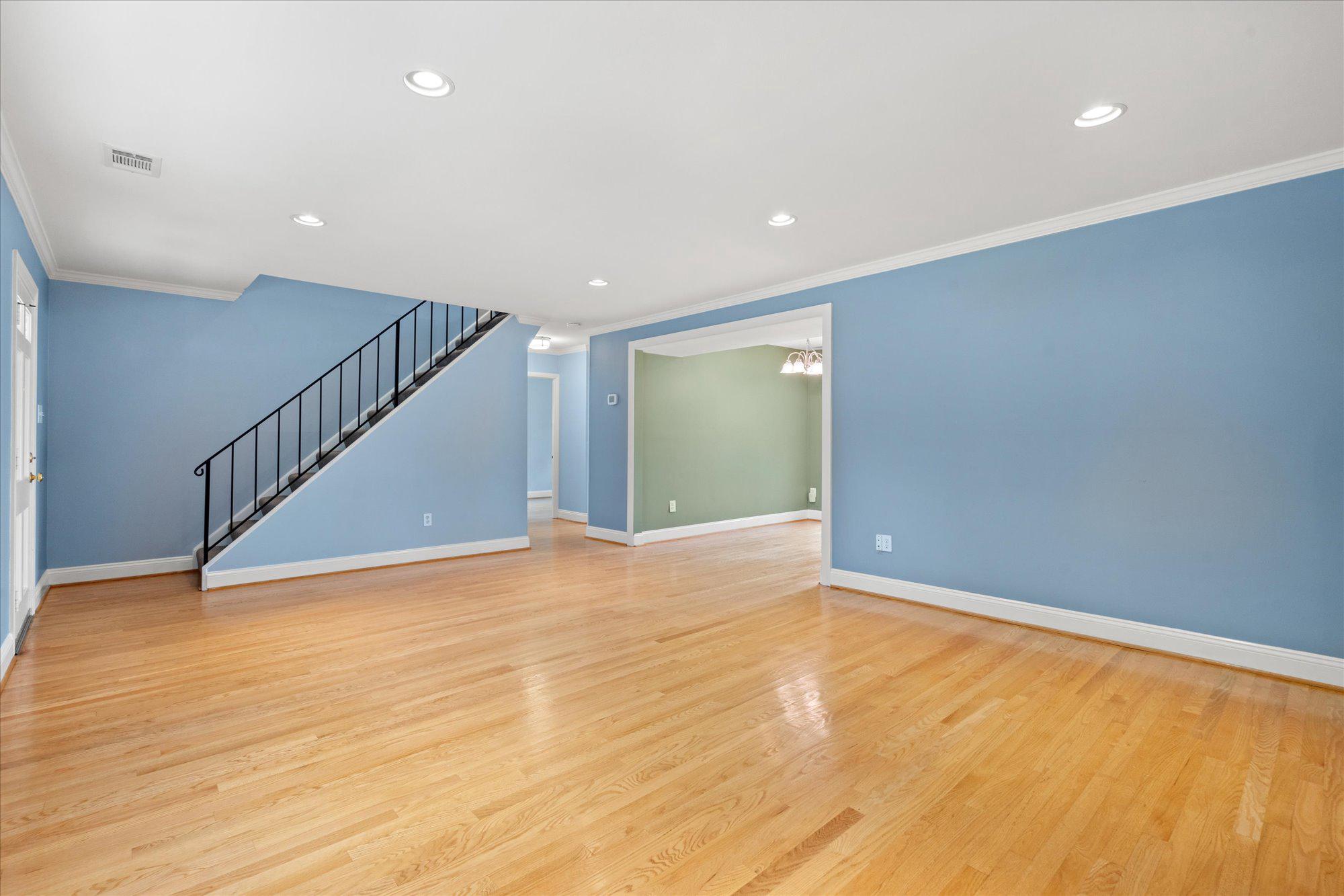 5406 Dunsmore Road Alexandria, VA 22315 - Photo 5 of 31 Spacious and open living room.