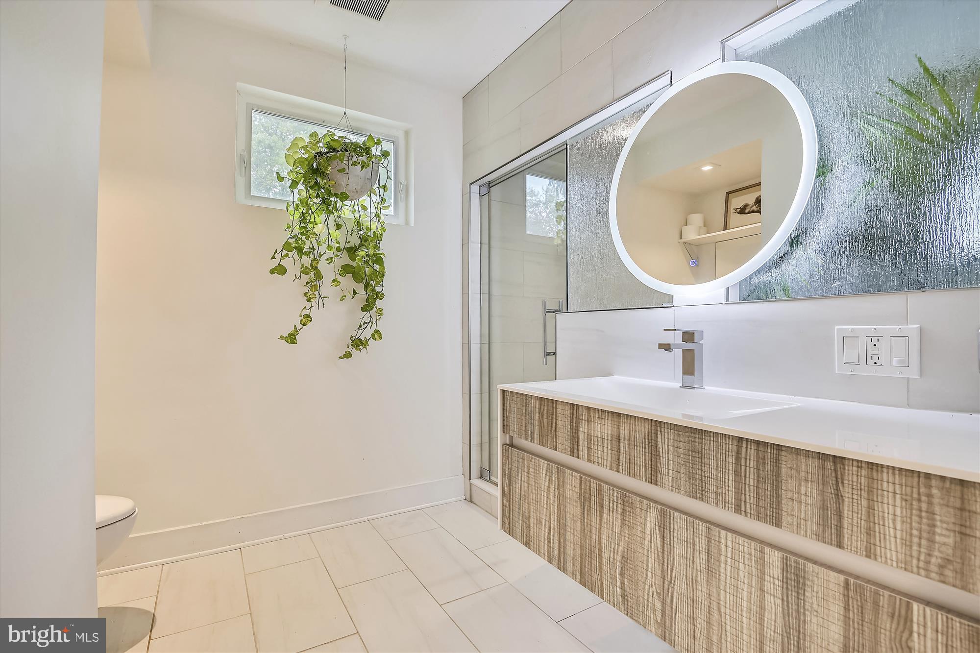 1306 Asbury Road Baltimore, MD 21209 - Photo 20 of 30 Luxurious Bathroom