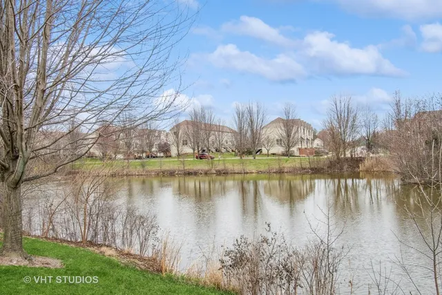 $2,600 | 3364 Kentshire Circle, Aurora, IL 60504