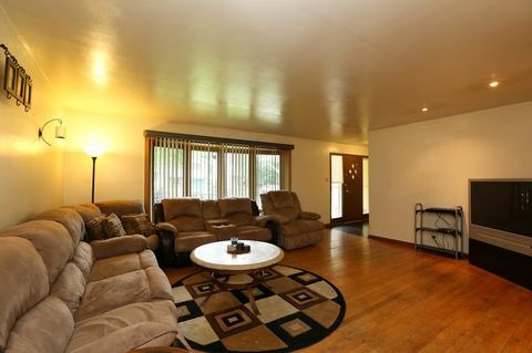 18536 Bock Road Lansing, IL 60438 - Photo 3 of 9