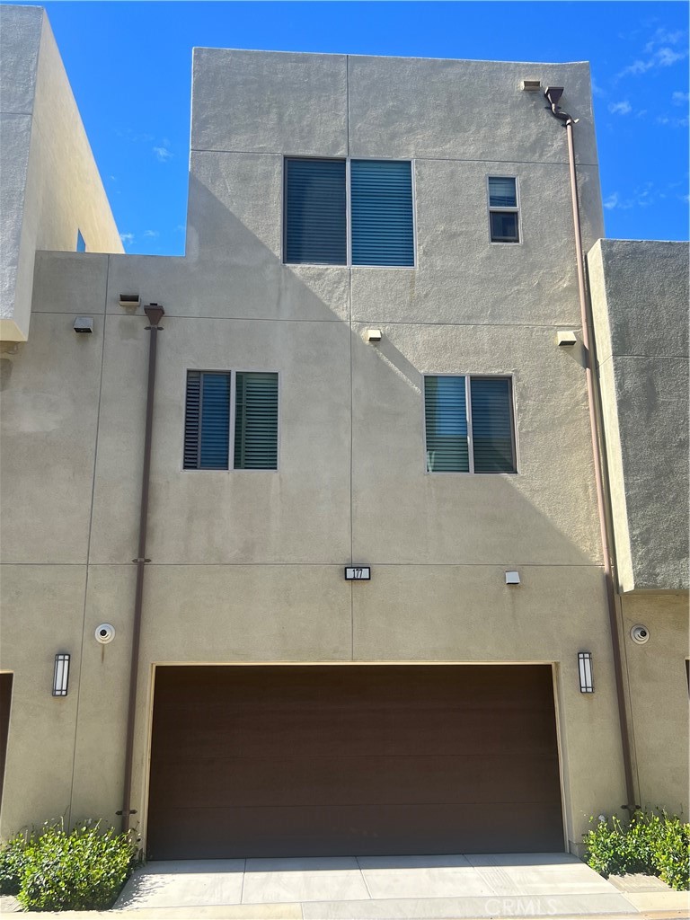 177 Magnet Irvine, CA 92618 - Photo 2 of 37 a bathroom with a sink