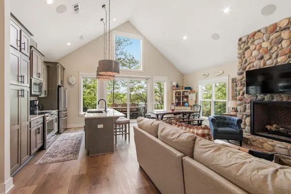 $799,900 | 182 Blue Pond Circle, Ponce de Leon, FL 32455